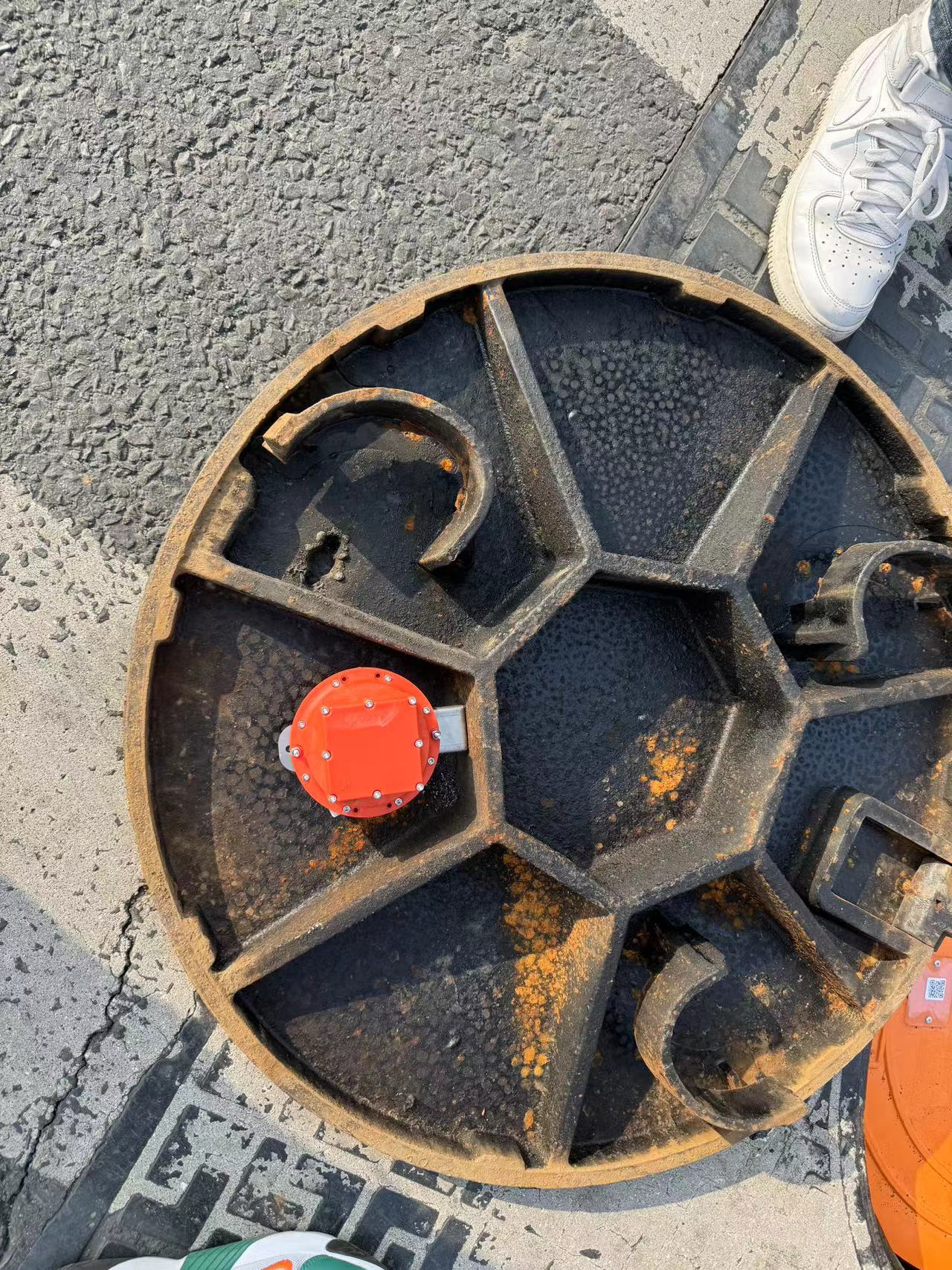 智能井盖：小设施托起大民生，科技赋能城市安全新防线