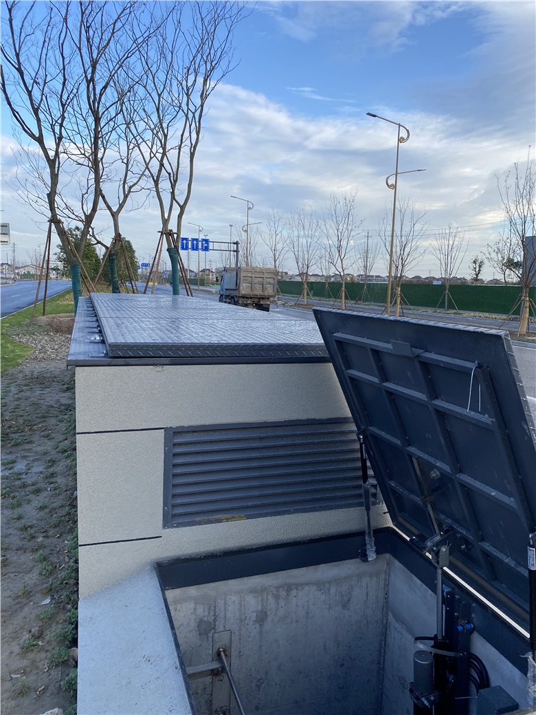 csgo电竞比分网智能技术支持赴泰州京泰路管廊调试智能液压井盖